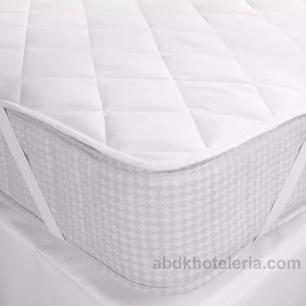 PROTECTOR DE COLCHONES ACOLCHADO BASICO IMPERMEABLE  X 4 LIGAS 